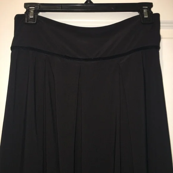 Black Skirt - Picture 6 of 7